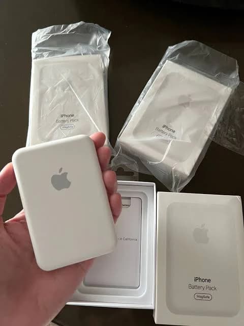 Apple MagSafe Battery Pack (Wireless Power Bank 20W) 